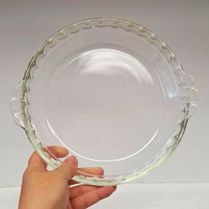 Vintage clear PYREX # 228 9" pie dish.with crimped edge